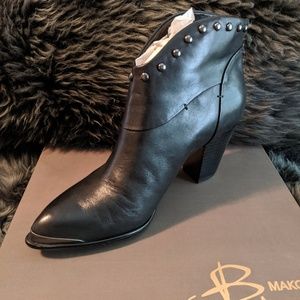 B Makowsky Women's 8.5 Black Leather Short Boot